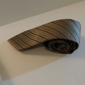Kenneth Cole Reaction 100% Silk Tie
